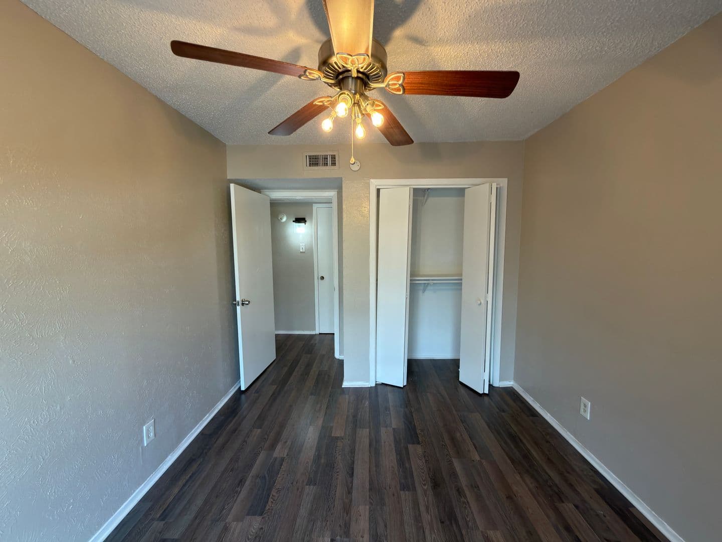 Garland House: 358 Valley Park Dr