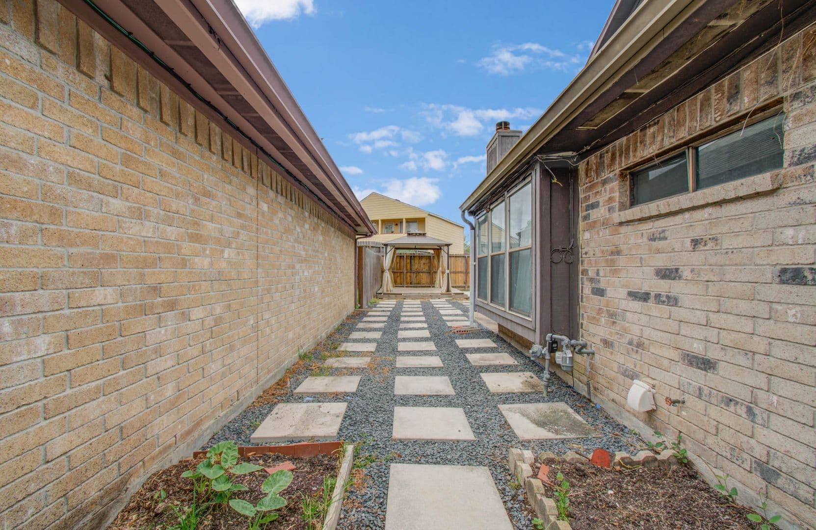 Houston House: 6823 Puerta Vista Ln