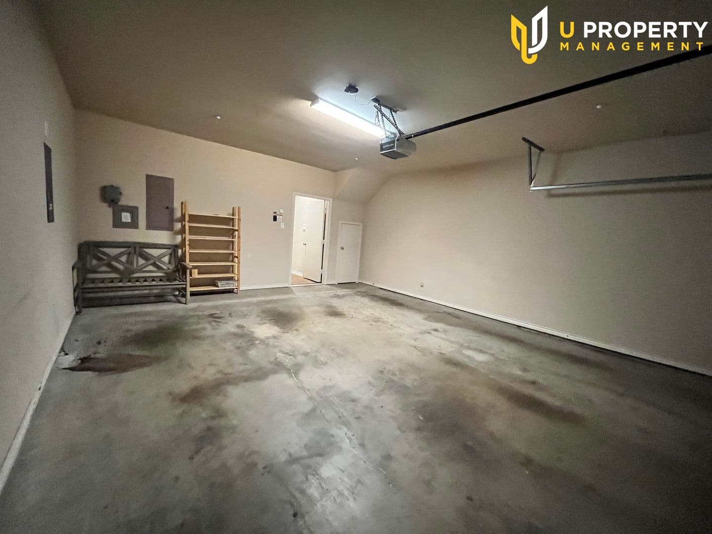Addison House: 15831 Breedlove Pl