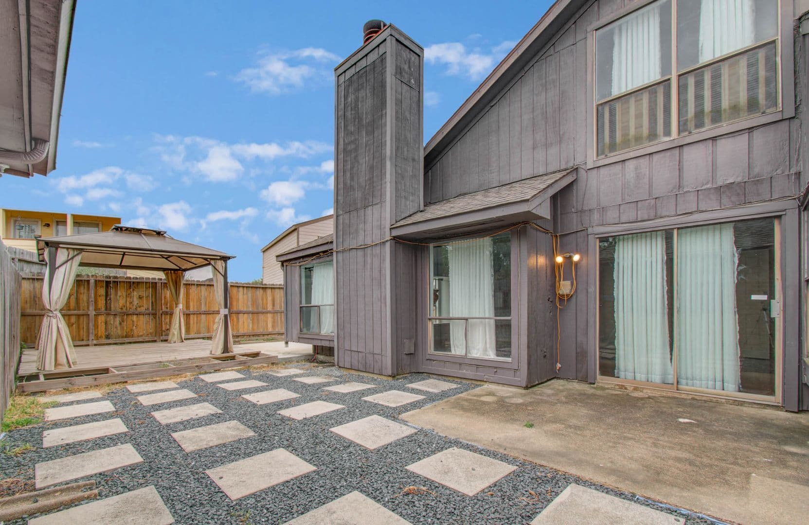 Houston House: 6823 Puerta Vista Ln