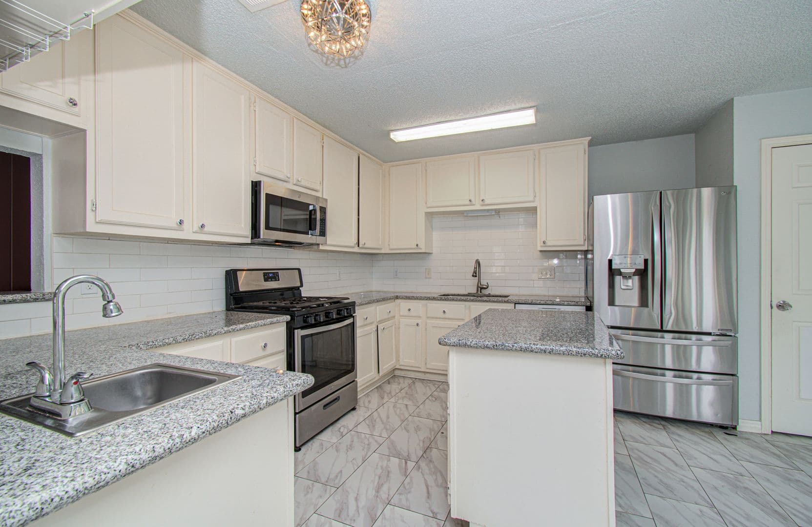 Houston House: 6823 Puerta Vista Ln