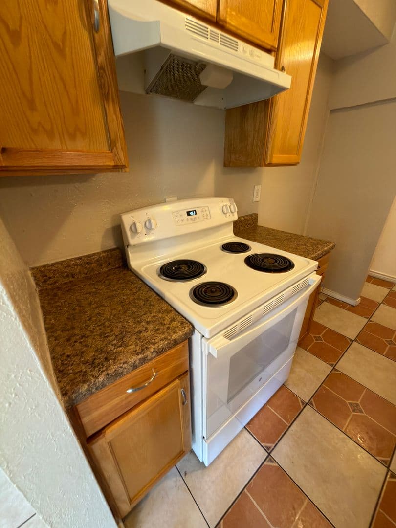 Garland House: 358 Valley Park Dr