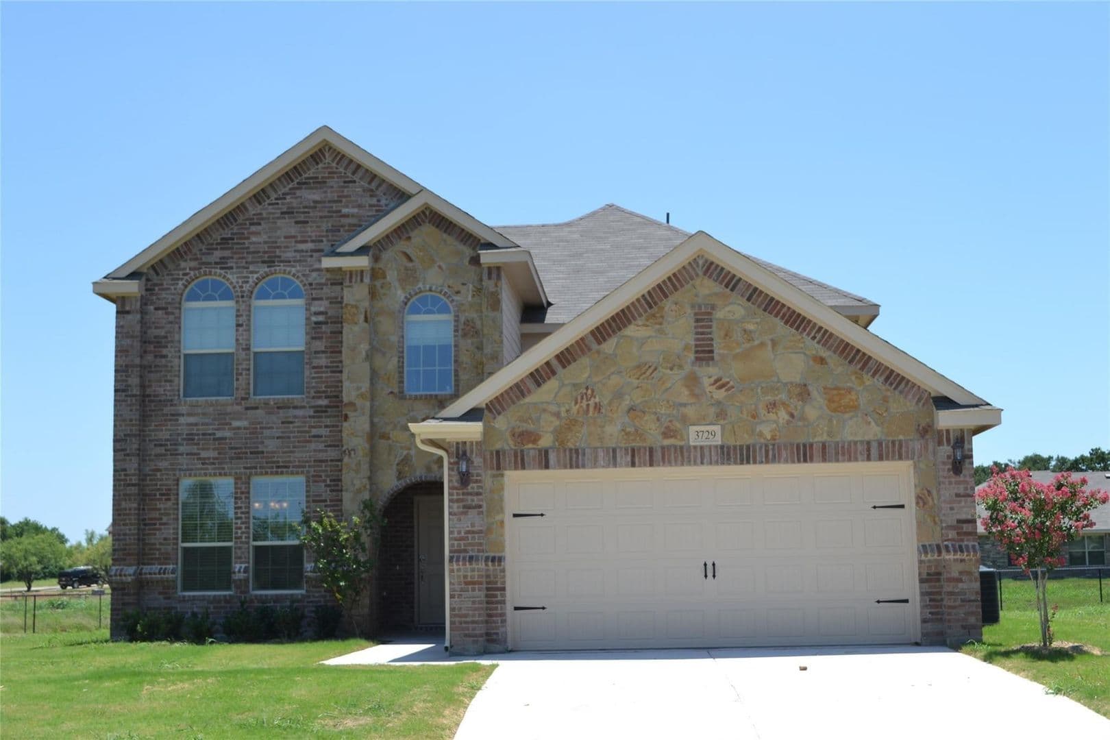 Forest Hill House: 3729 Caladium Ln,