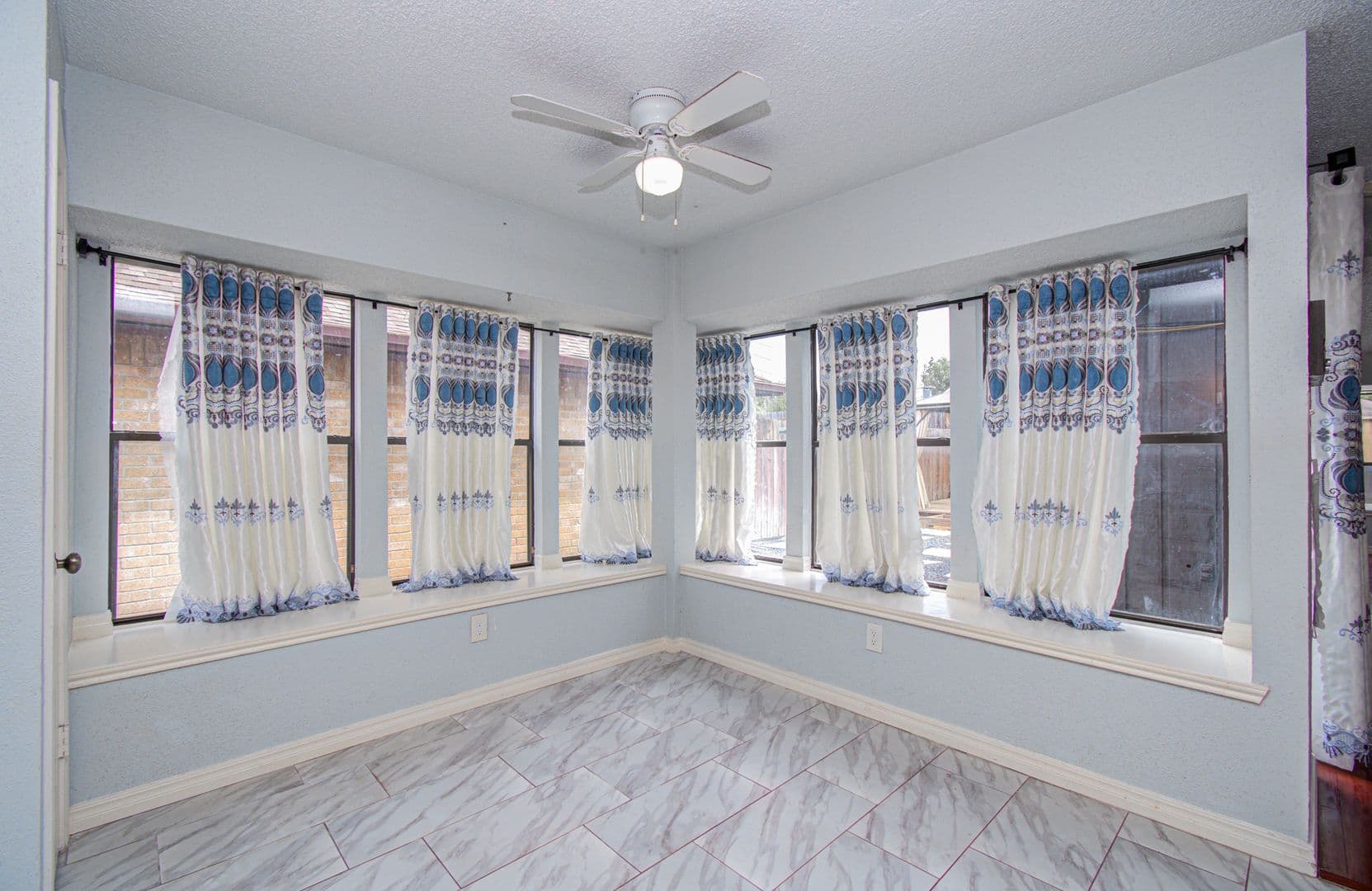 Houston House: 6823 Puerta Vista Ln