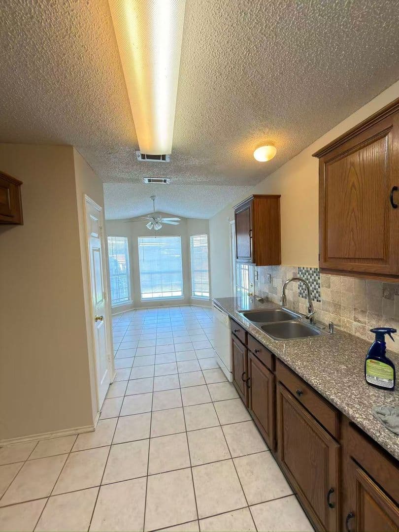 Garland House: 2918 Lake Valley Dr
