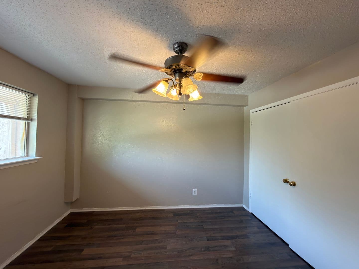 Garland House: 358 Valley Park Dr