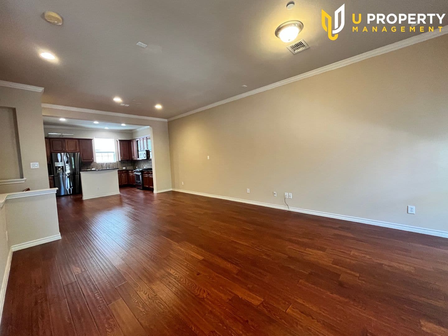 Addison House: 15831 Breedlove Pl