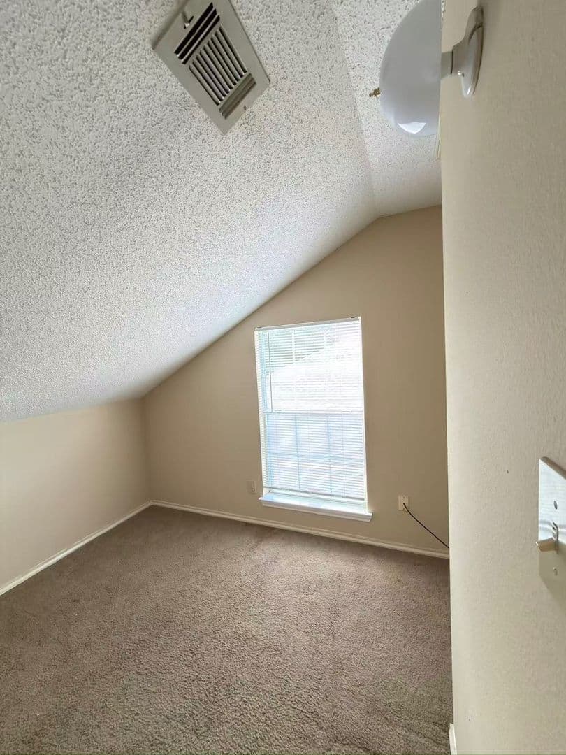 Garland House: 2918 Lake Valley Dr