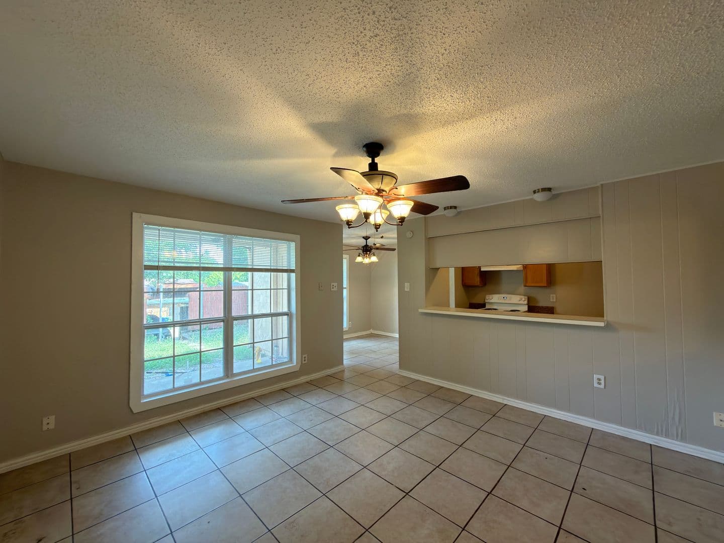 Garland House: 358 Valley Park Dr