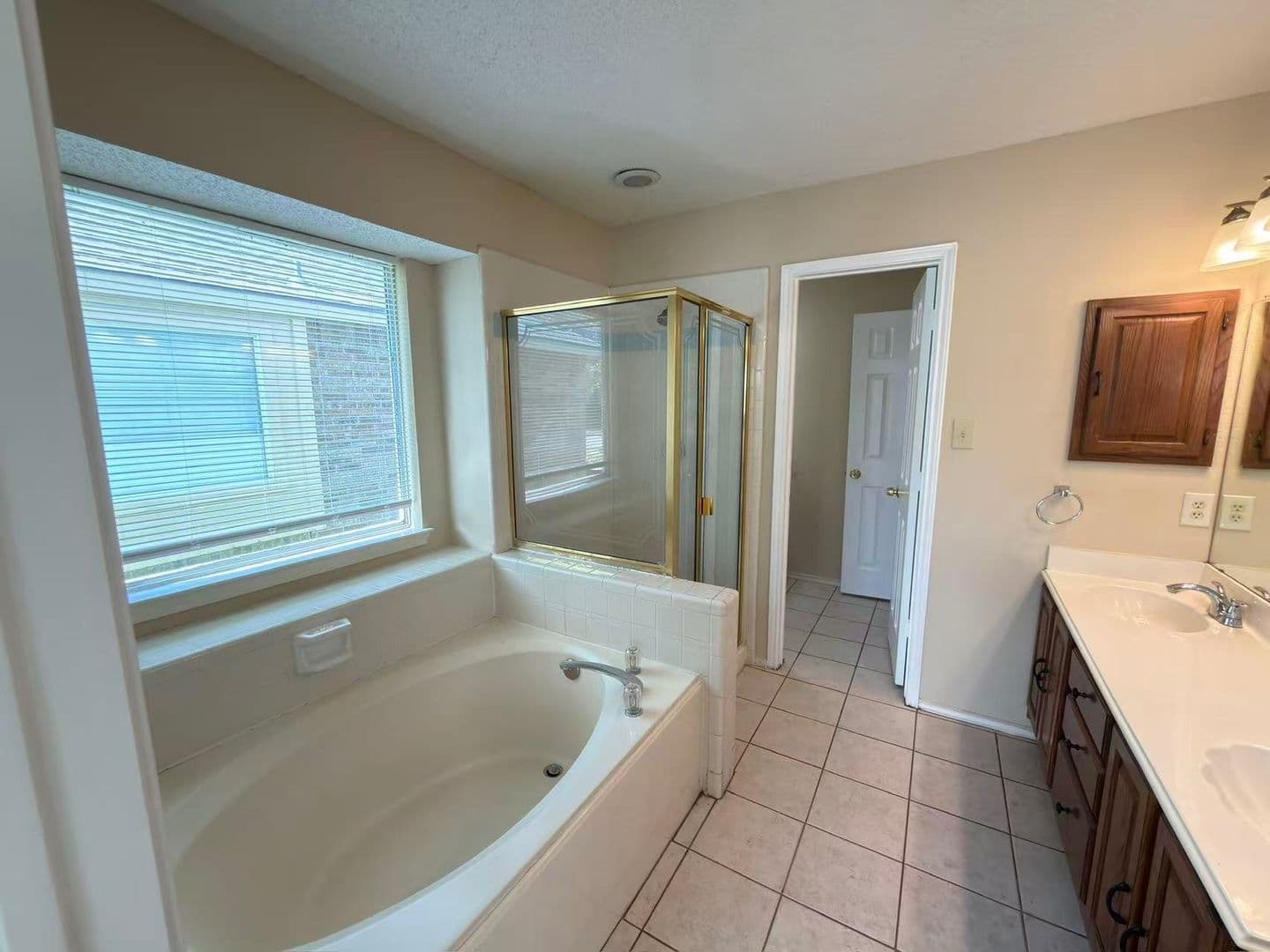 Garland House: 2918 Lake Valley Dr