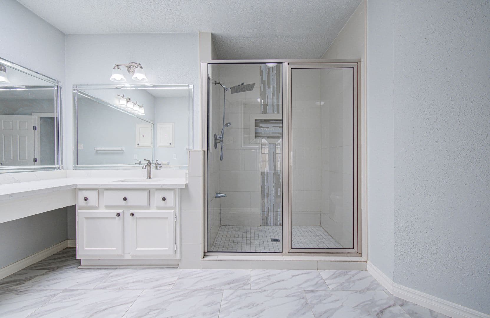 Houston House: 6823 Puerta Vista Ln