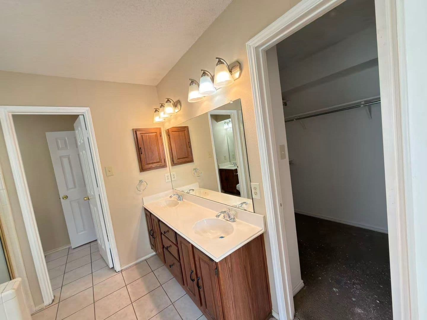 Garland House: 2918 Lake Valley Dr