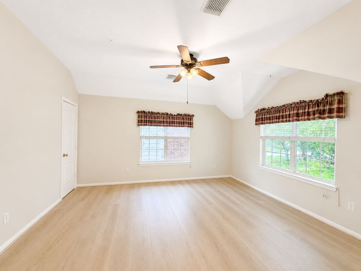 Houston House: 223 Wild Oak Run