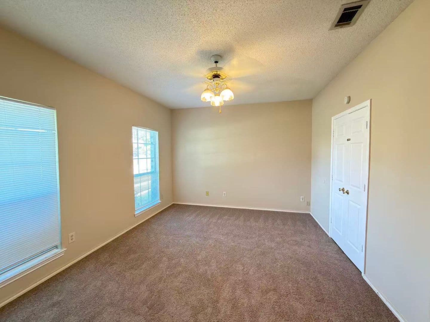 Garland House: 2918 Lake Valley Dr