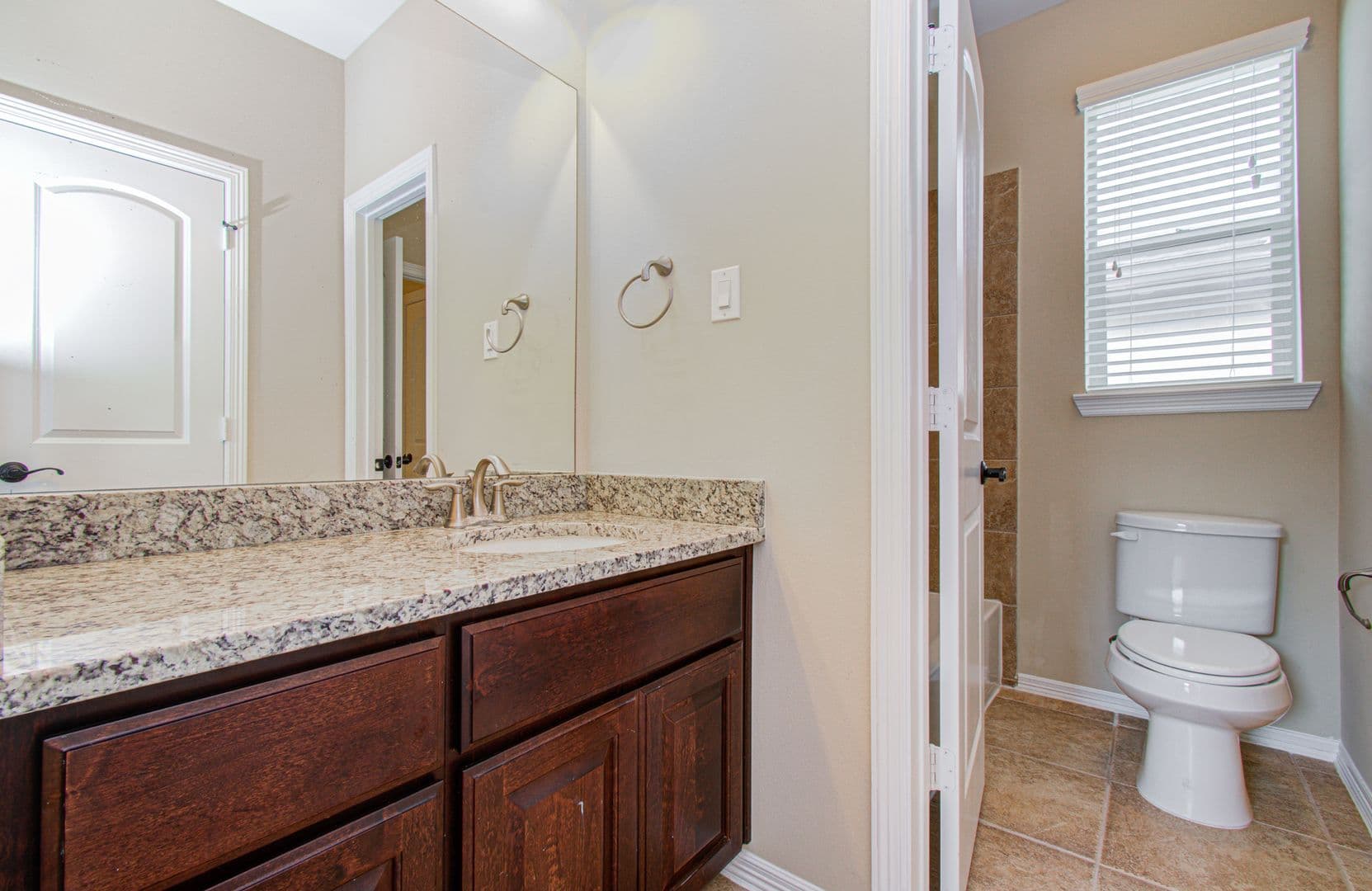 Sugarland House: 5711 Avon Landing Lane