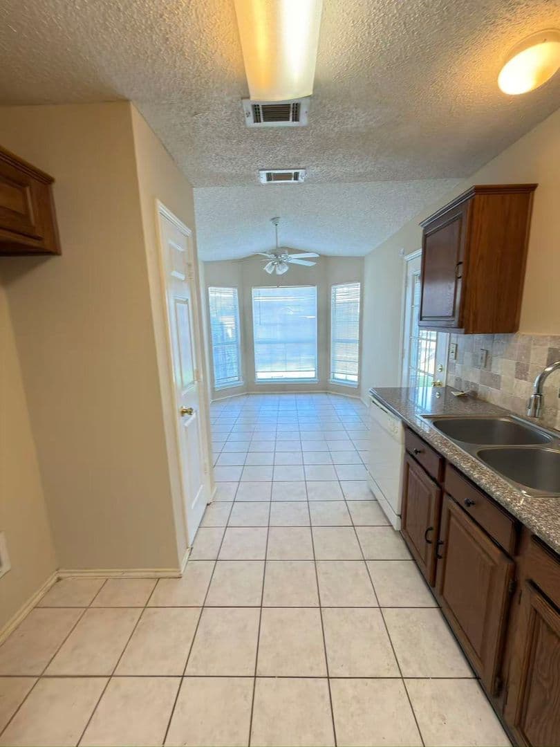 Garland House: 2918 Lake Valley Dr