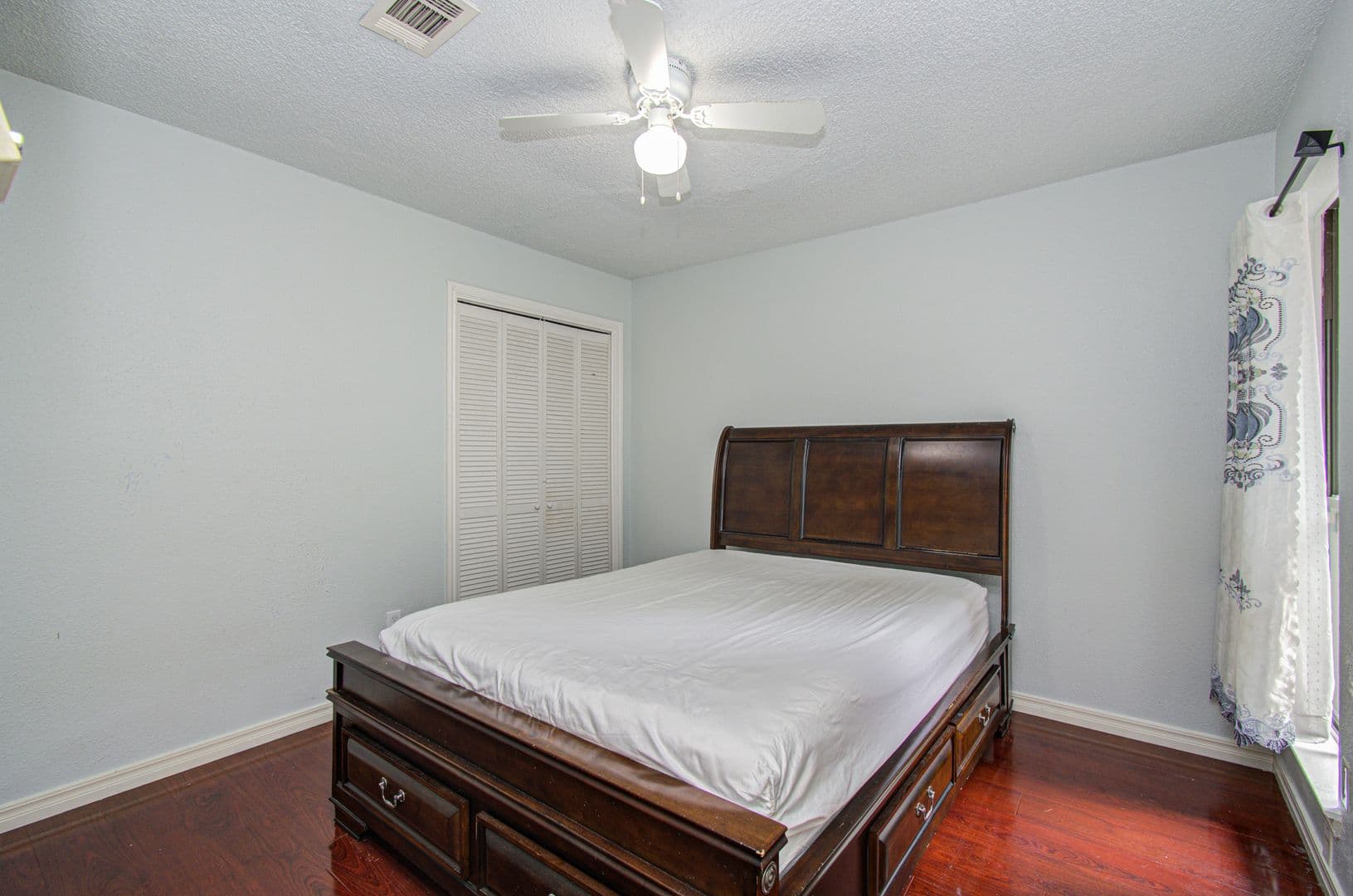 Houston House: 6823 Puerta Vista Ln