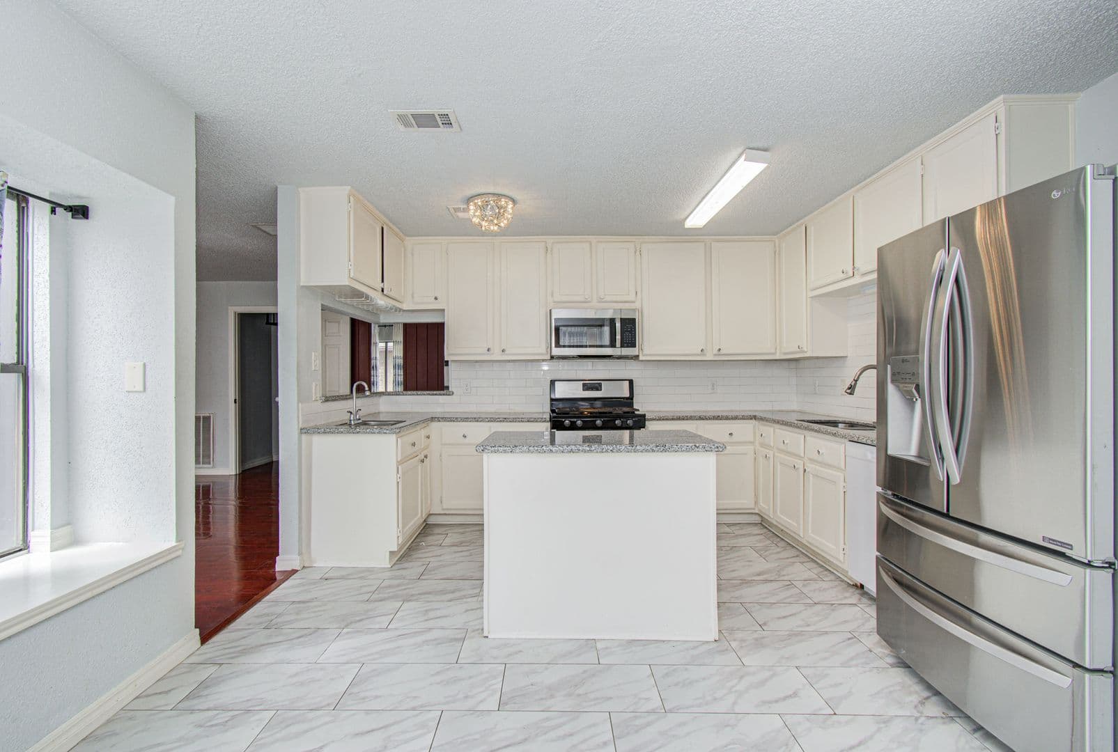 Houston House: 6823 Puerta Vista Ln