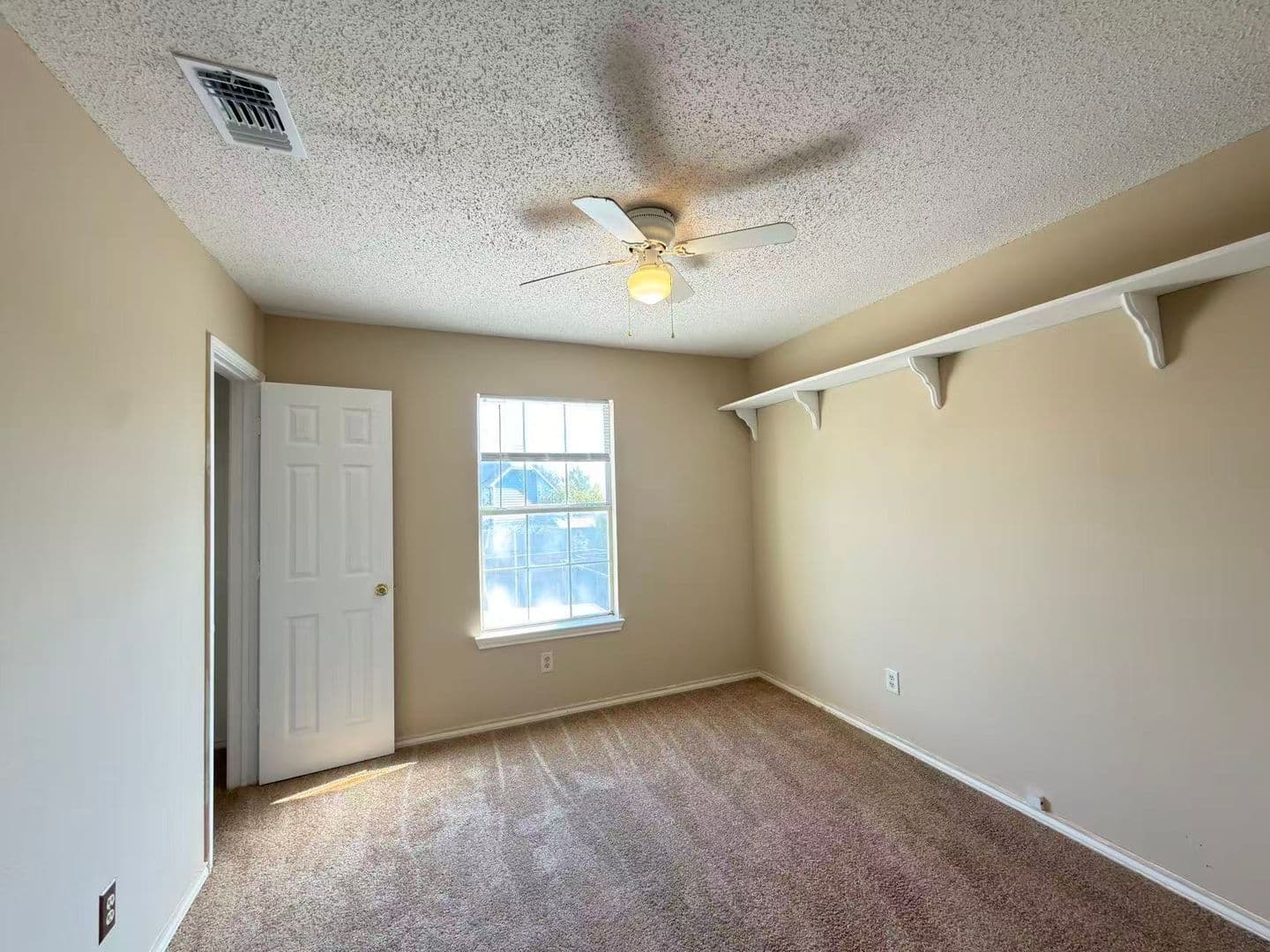 Garland House: 2918 Lake Valley Dr