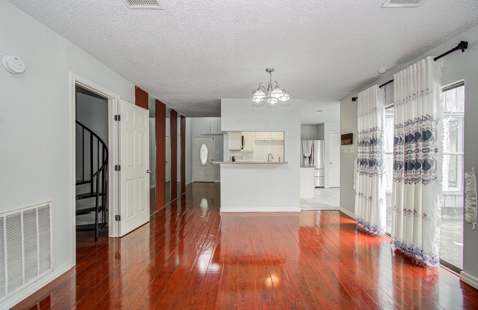 Houston House: 6823 Puerta Vista Ln