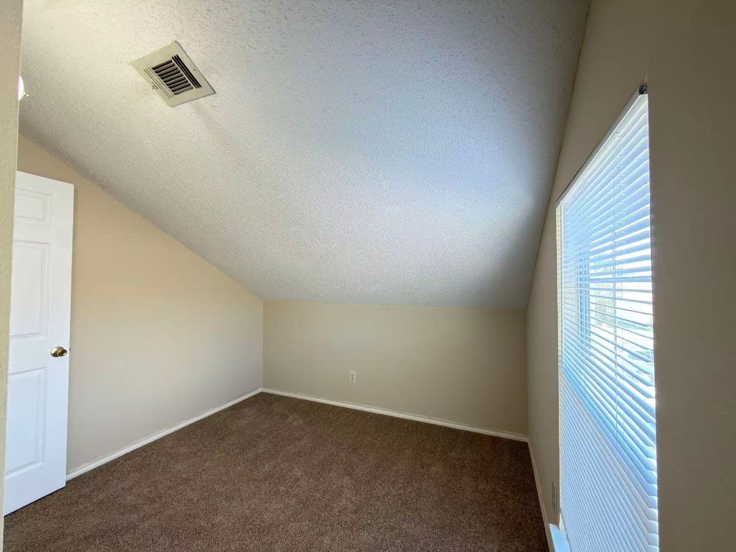 Garland House: 2918 Lake Valley Dr