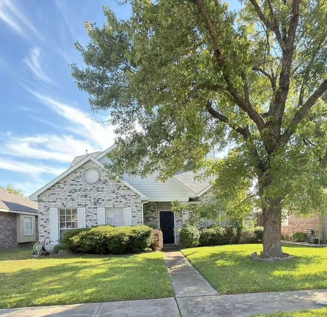 Garland House: 2918 Lake Valley Dr