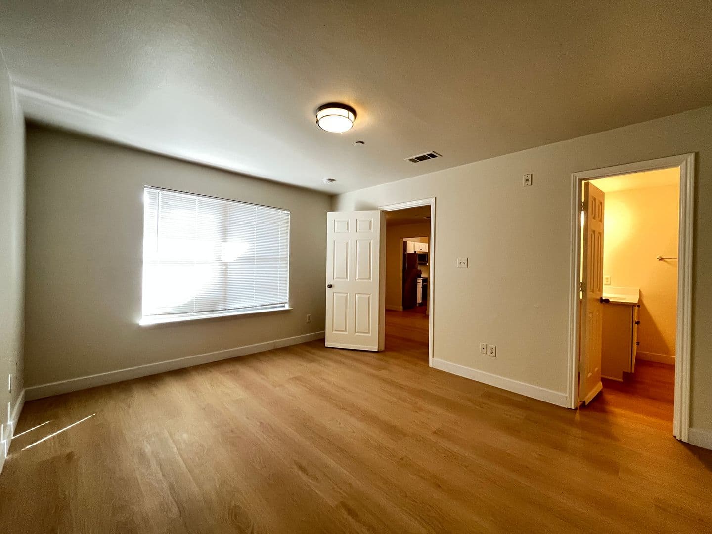 Garland Multiplex: 1129 Weston Dr