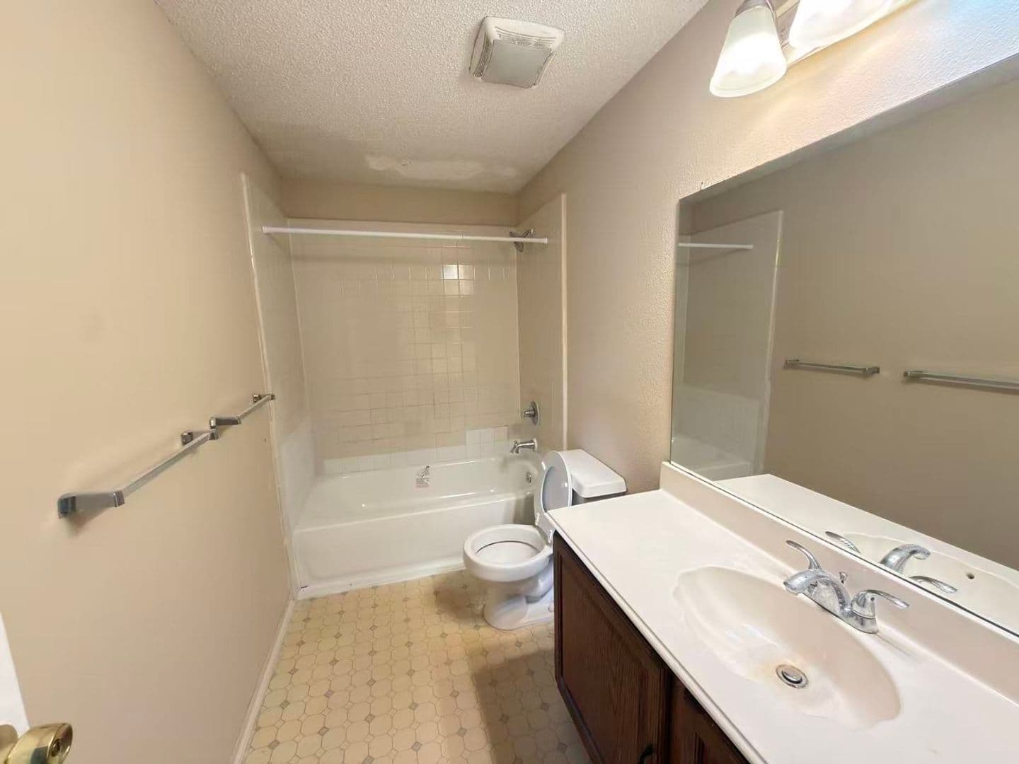 Garland House: 2918 Lake Valley Dr