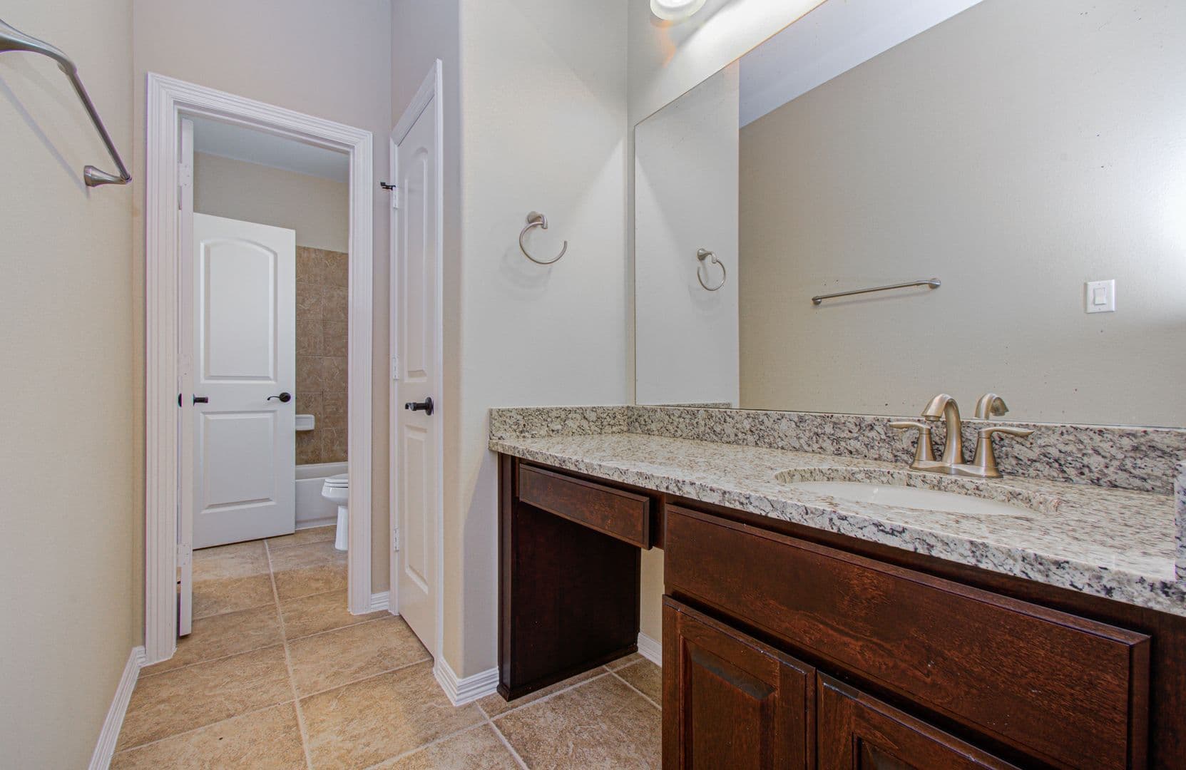 Sugarland House: 5711 Avon Landing Lane