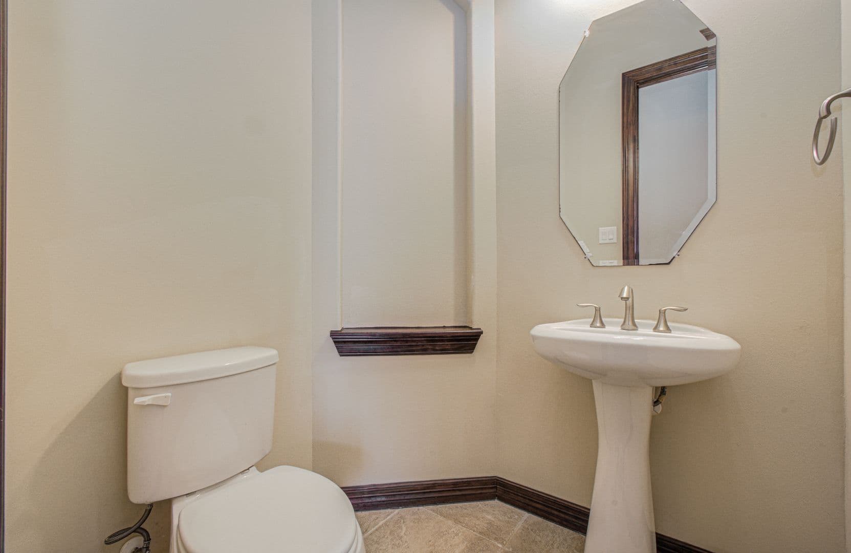 Sugarland House: 5711 Avon Landing Lane