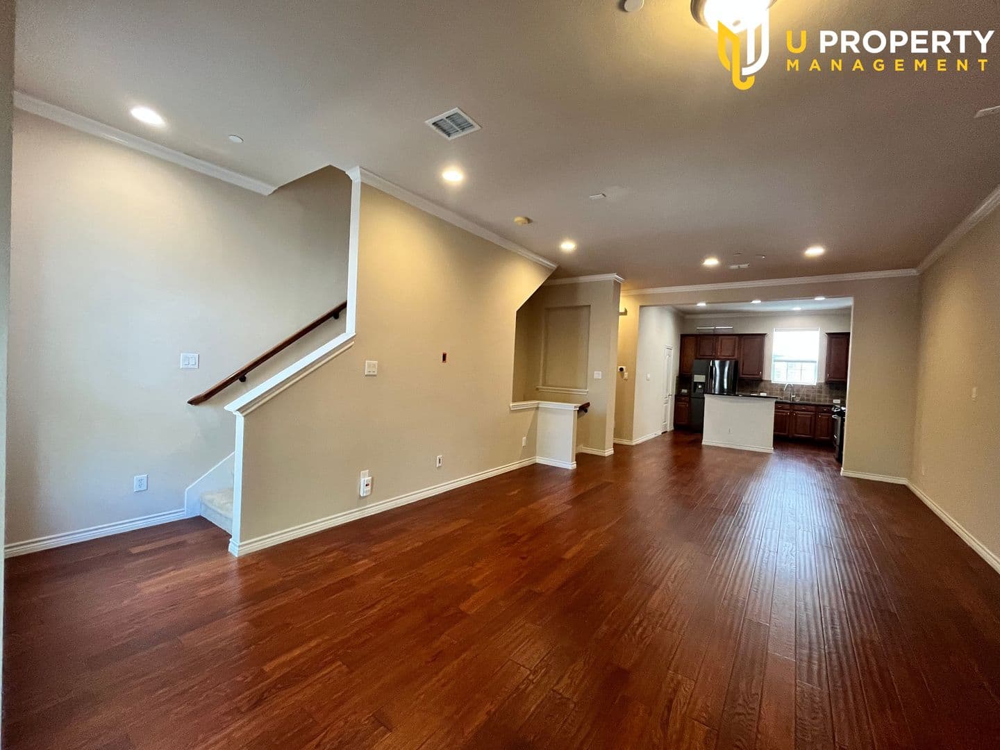 Addison House: 15831 Breedlove Pl