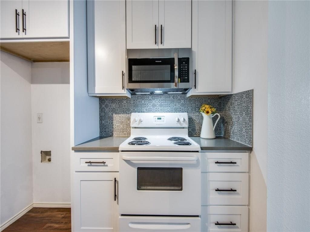 Little Elm House: 1428 Laurel Hall Ln