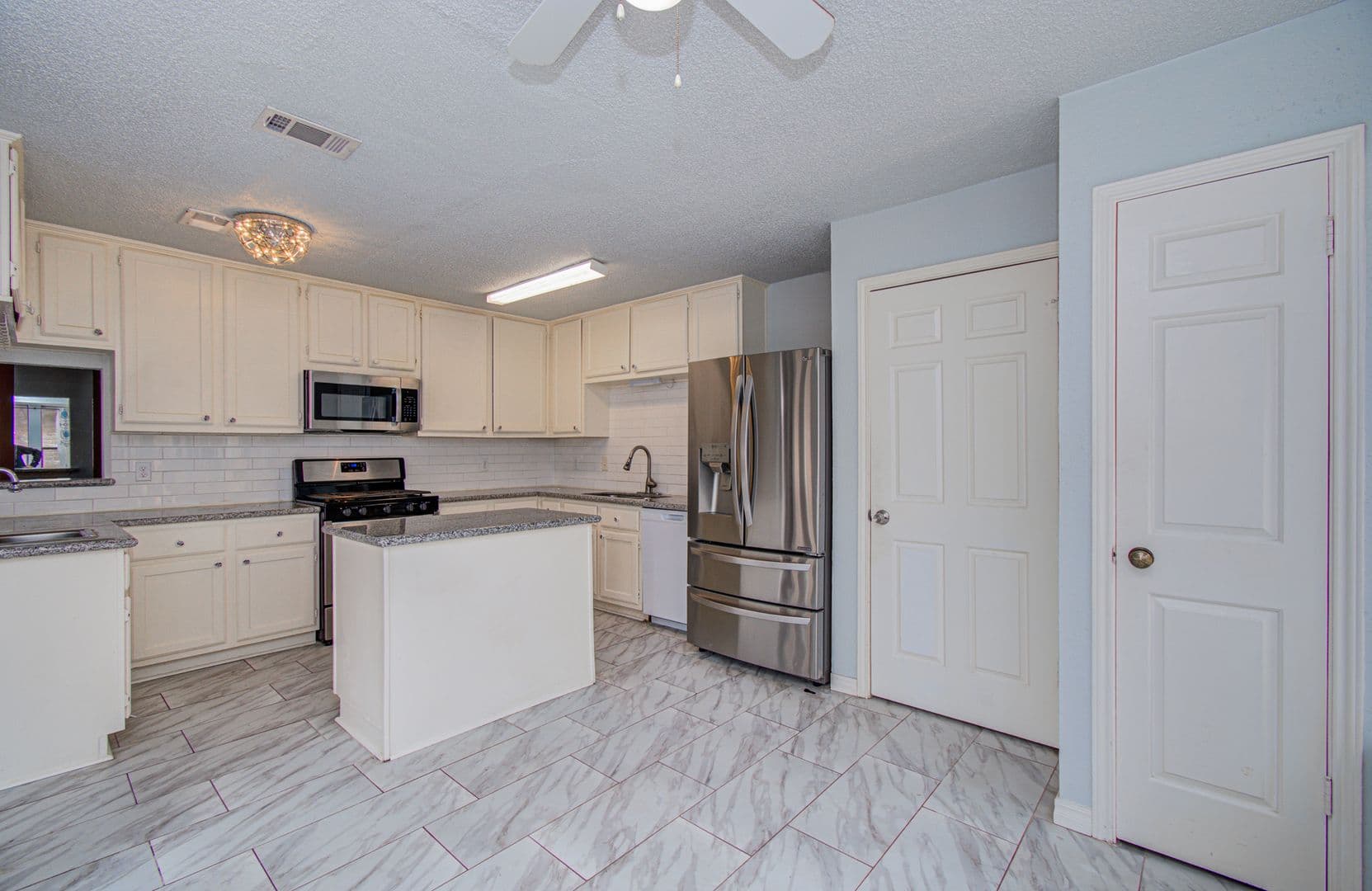 Houston House: 6823 Puerta Vista Ln