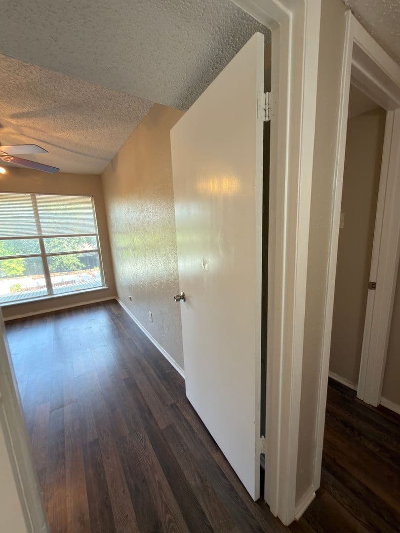 Garland House: 358 Valley Park Dr