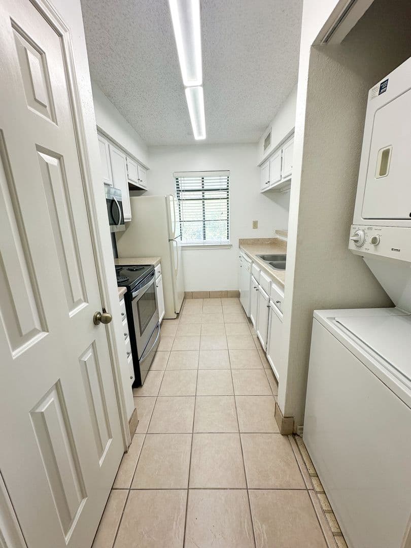 Addison Condo: 16301 Ledgemont Lane Unit#273B