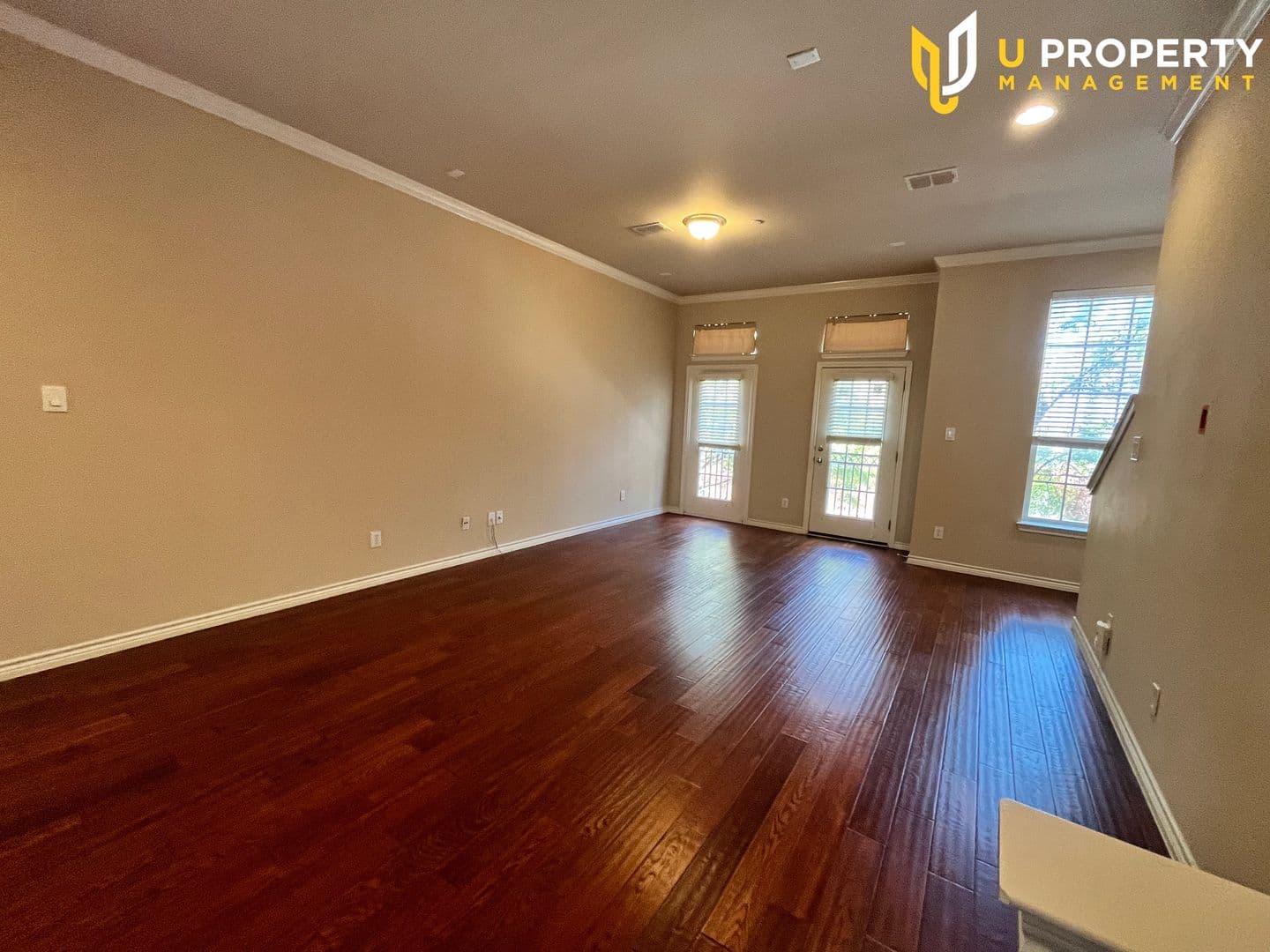 Addison House: 15831 Breedlove Pl