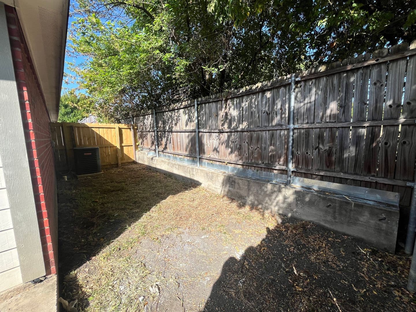 Garland Multiplex: 1129 Weston Dr