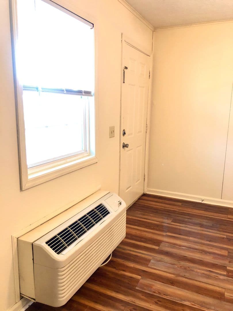 Statesboro Apartment: 223 Lanier Dr