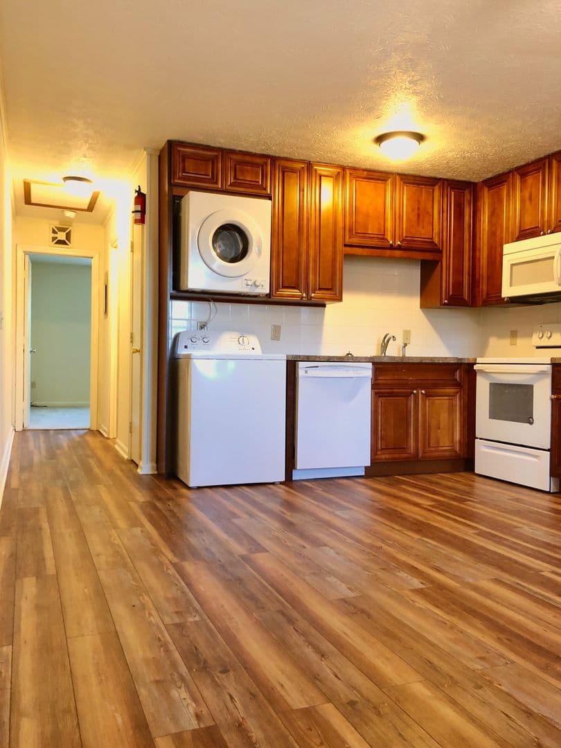 Statesboro Apartment: 223 Lanier Dr
