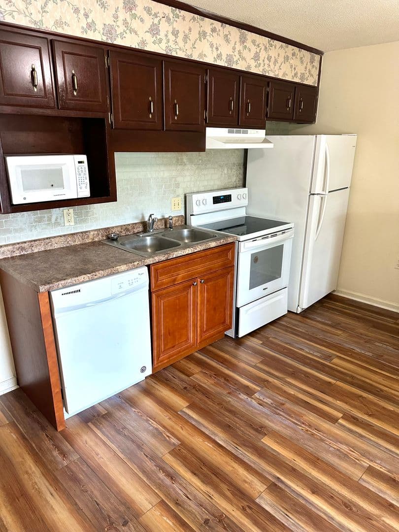 Statesboro Apartment: 232 Lanier Drive