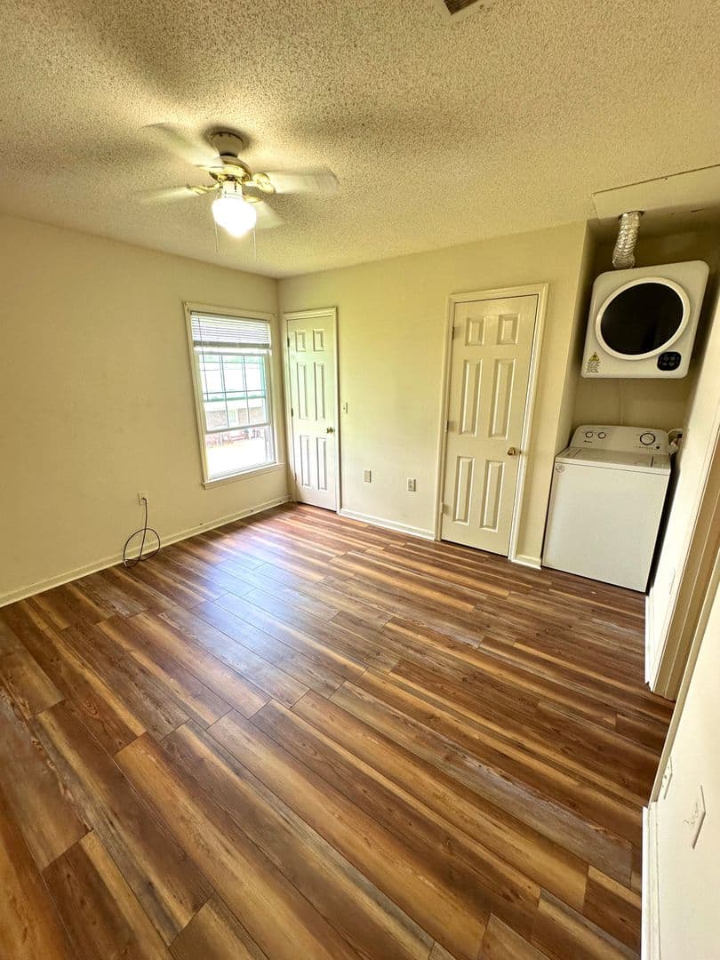Statesboro Apartment: 232 Lanier Drive