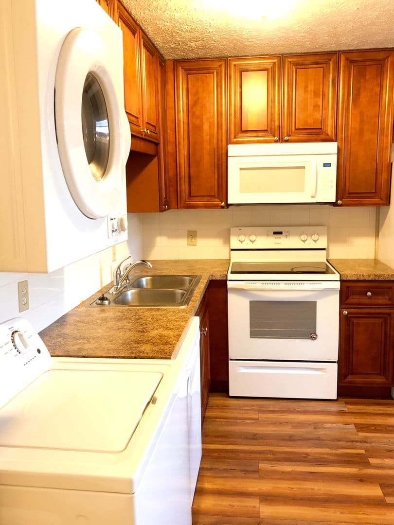Statesboro Apartment: 223 Lanier Dr