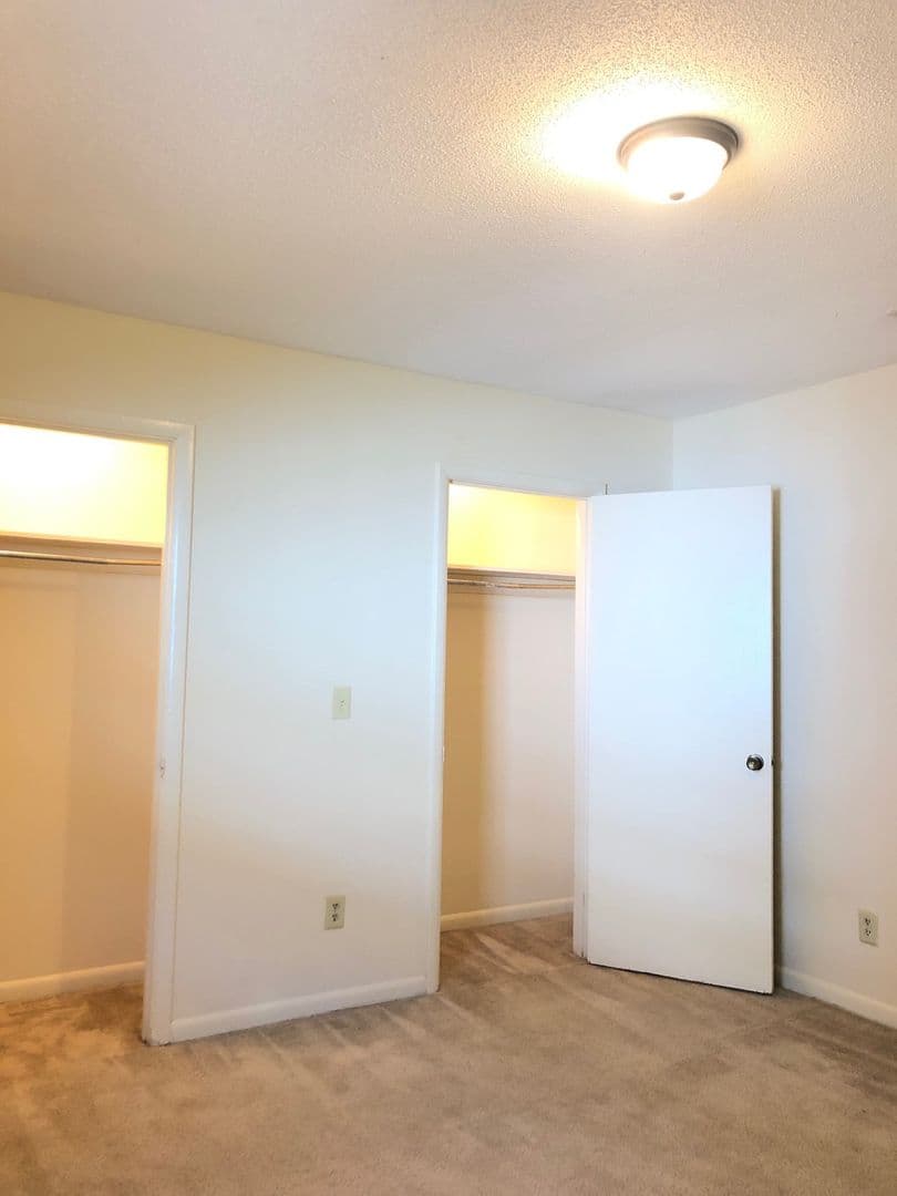 Statesboro Apartment: 400 Knight Dr