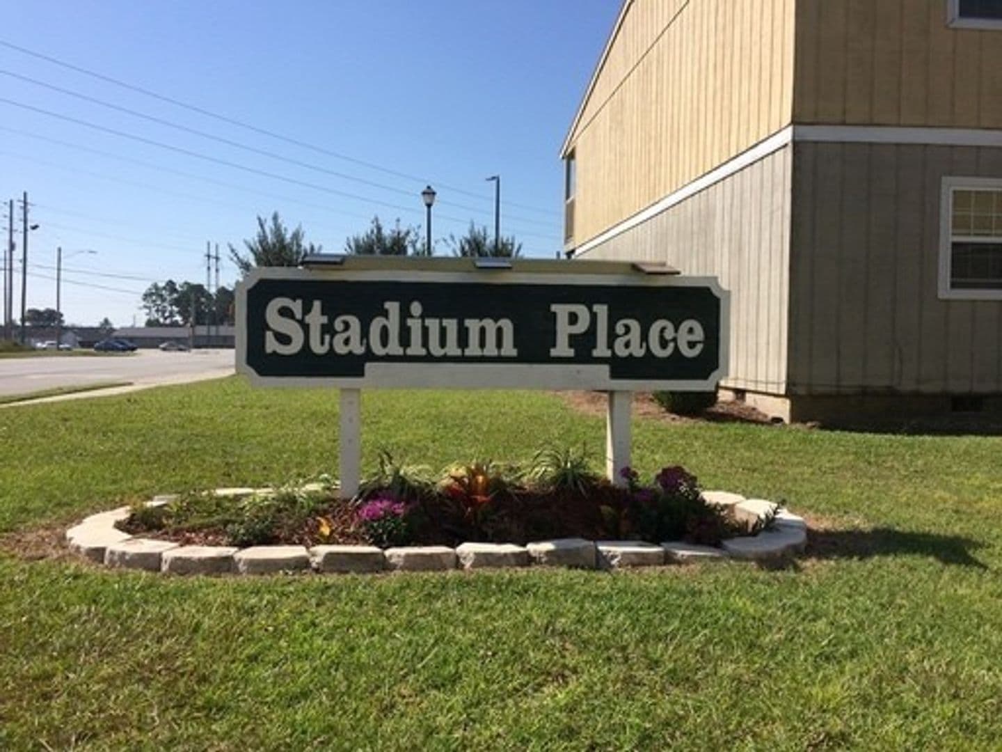 Statesboro Apartment: 223 Lanier Dr
