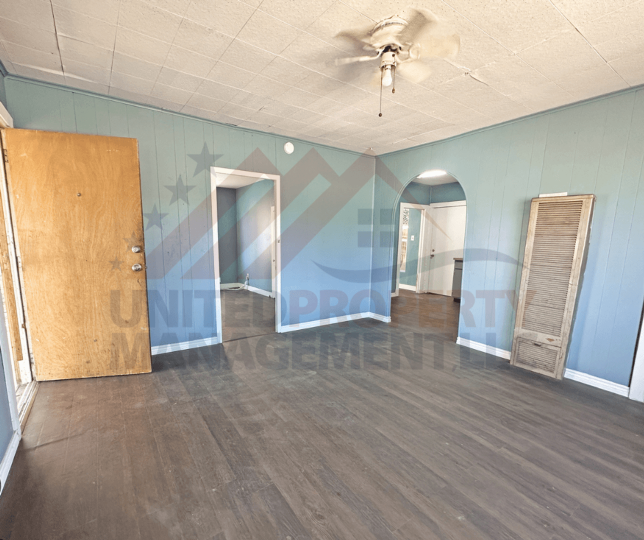 Carlsbad House: 511 W Bonbright