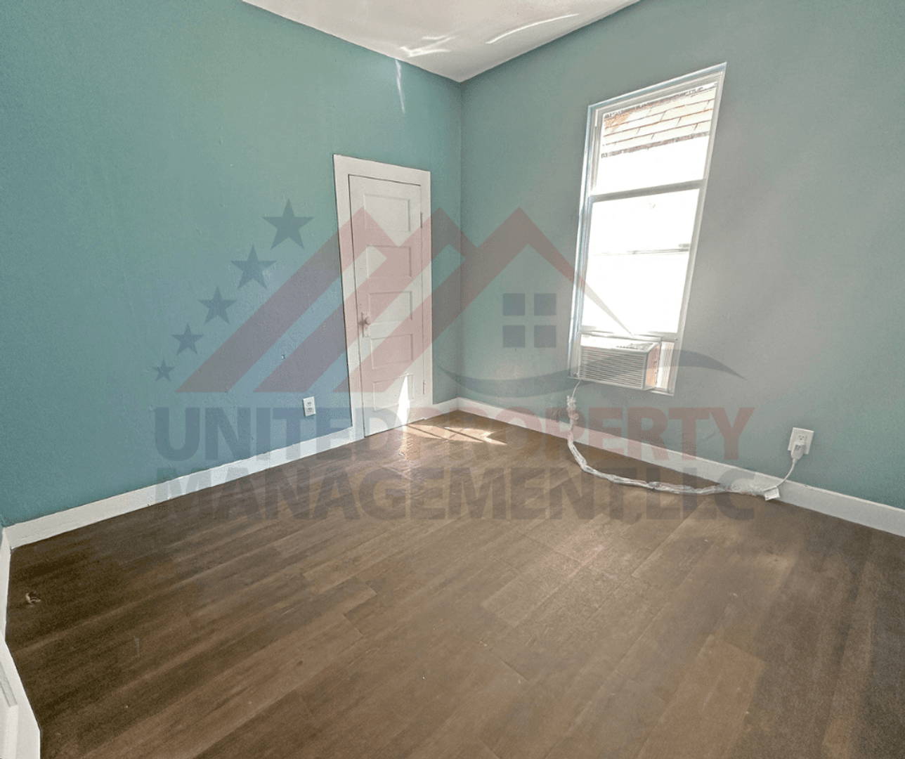 Carlsbad House: 511 W Bonbright