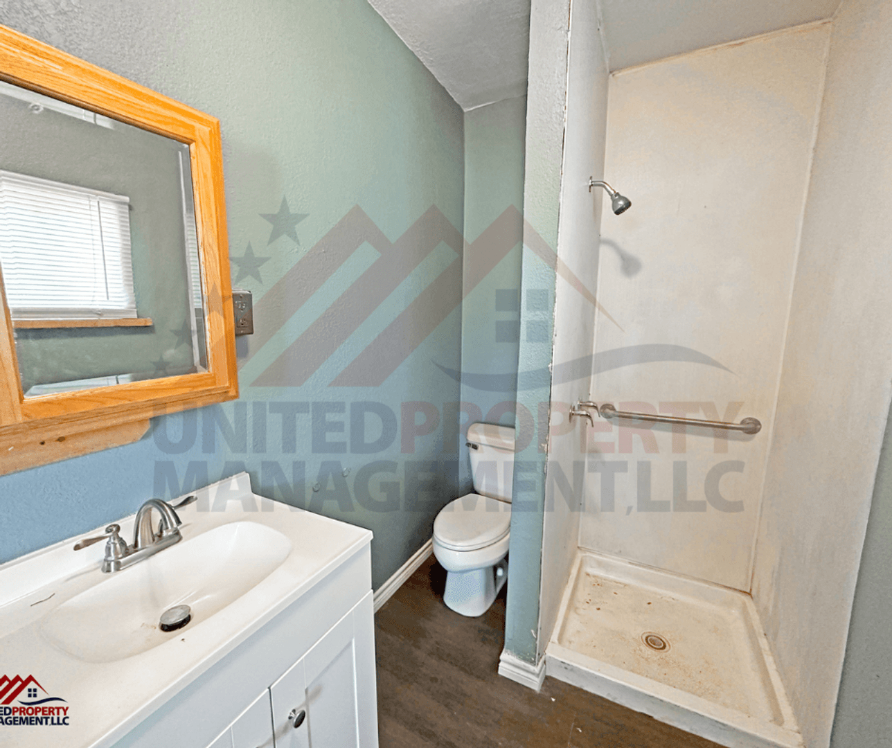 Carlsbad House: 511 W Bonbright