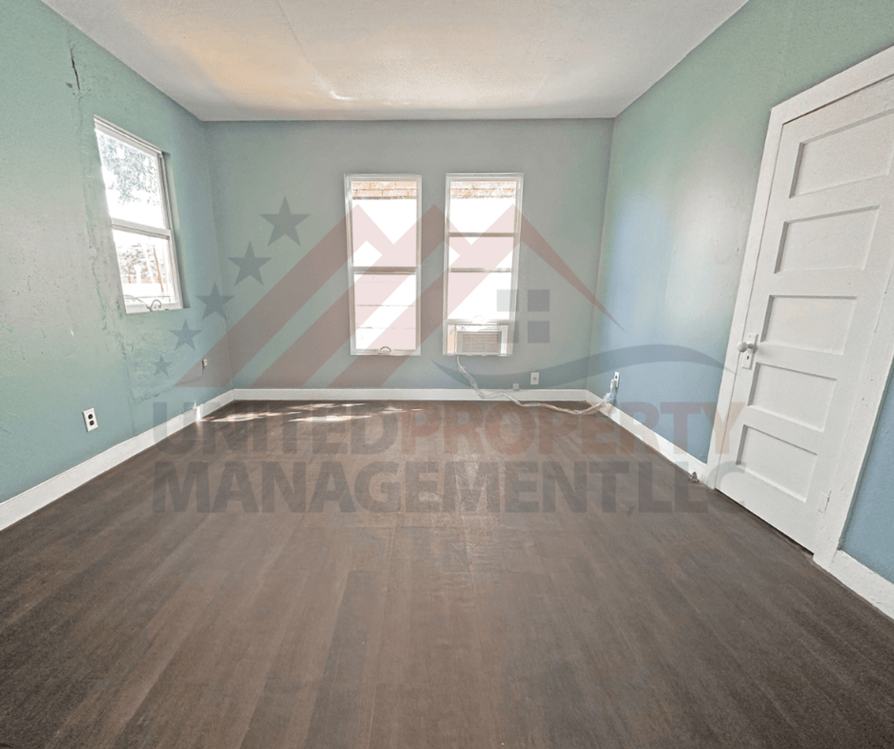 Carlsbad House: 511 W Bonbright