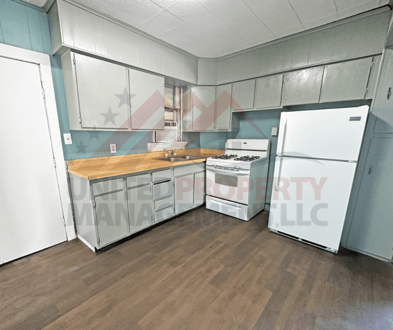 Carlsbad House: 511 W Bonbright