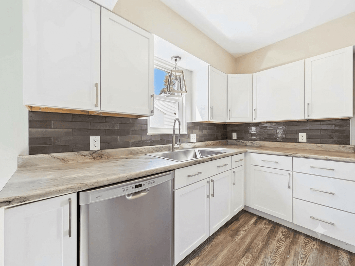 Akron House: 170 Akers Avenue